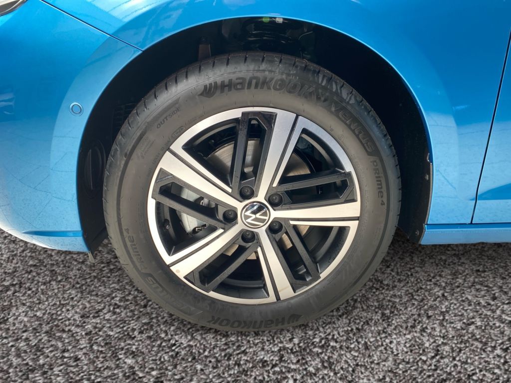 Fahrzeugabbildung Volkswagen Caddy 1.5 TSI DSG AHZV,LED,Climatronic,ACC,SH