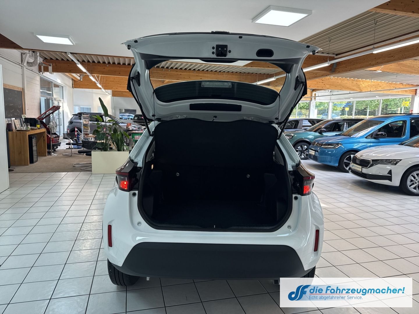 Fahrzeugabbildung Toyota Yaris Cross Hybrid FWD Comfort ACC DAB Spurhalte