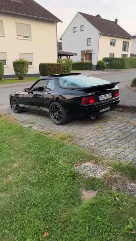 Porsche 944