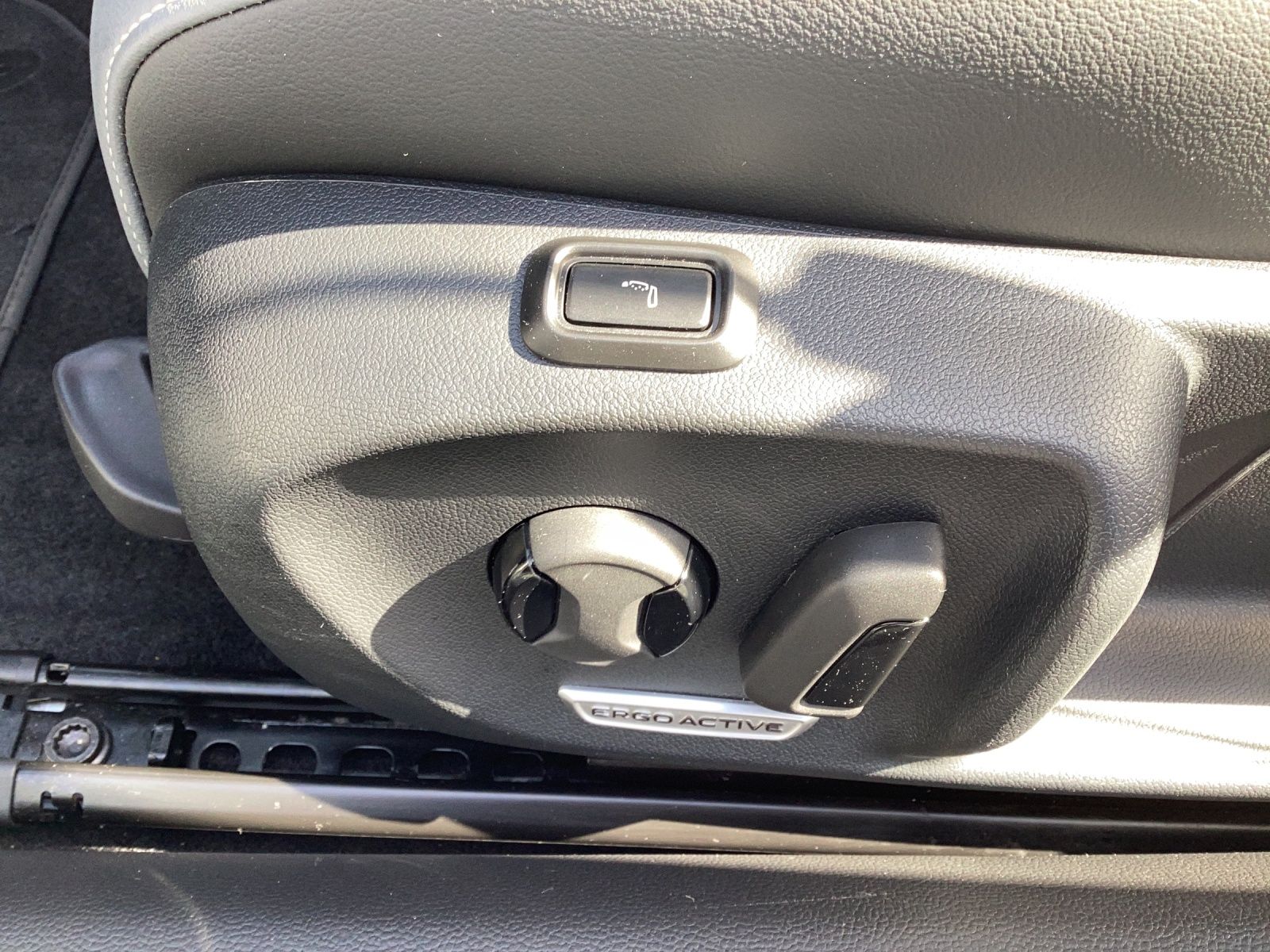 Fahrzeugabbildung Volkswagen Passat TDI Elegance DSG LED ACC AHK NAVI TRAILER