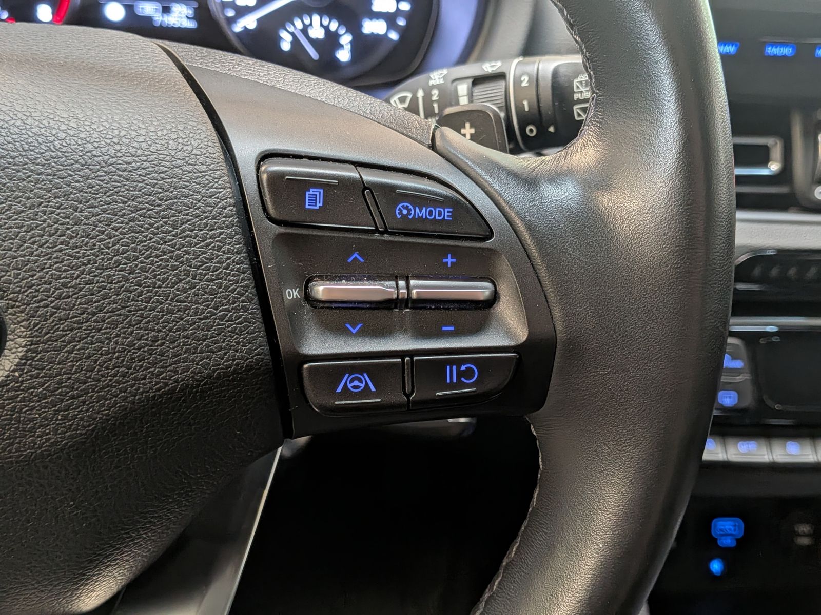 Fahrzeugabbildung Hyundai i30 1.5 T-GDI DCT Trend MHEV Cam Navi LED-Paket