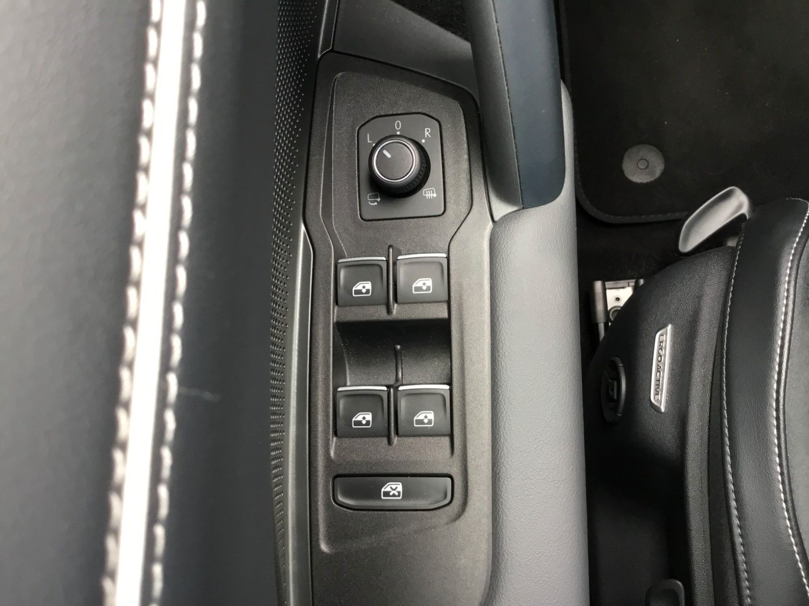 Fahrzeugabbildung Volkswagen Tiguan 1.5 eTSI DSG Elegance+AHK+Navi+18"+ACC