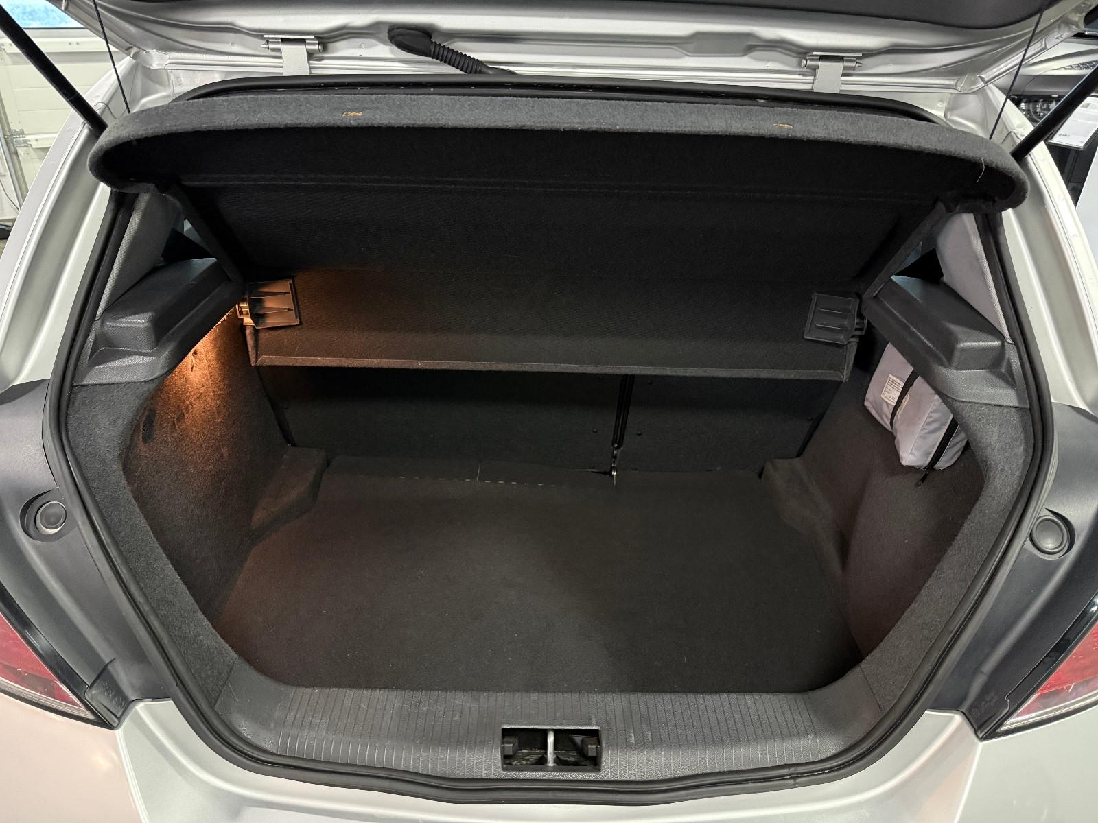 Opel Astra 2004 — photo 16
