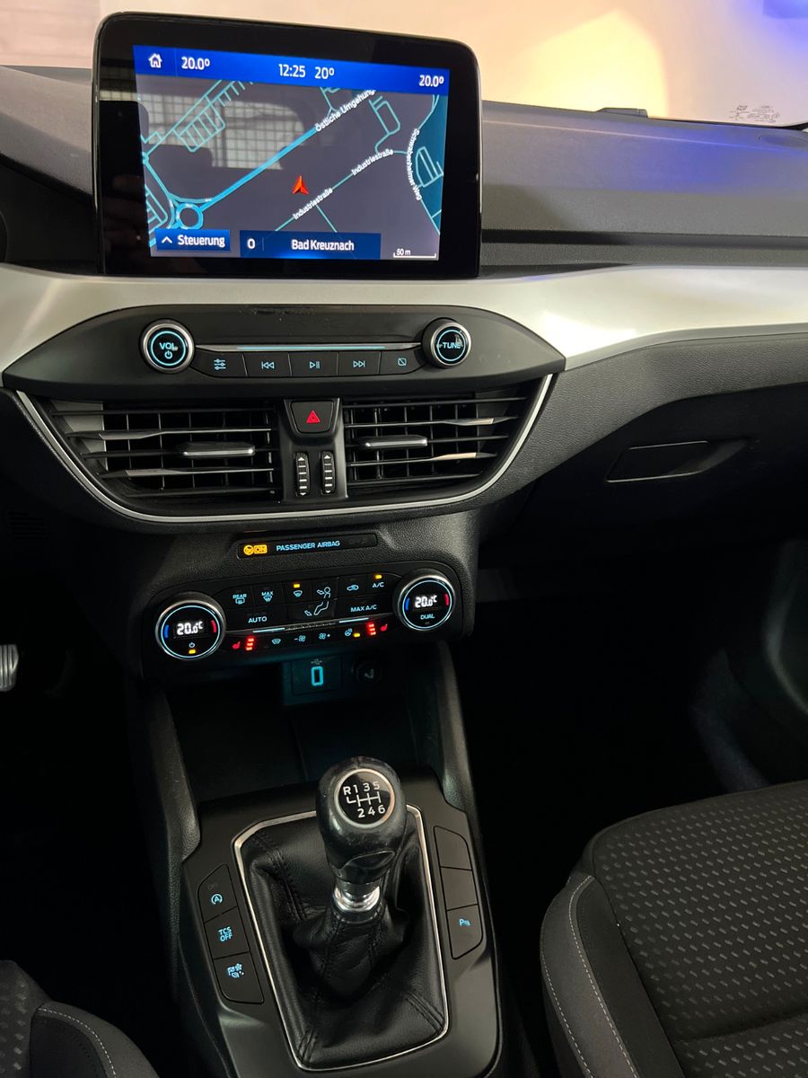 Fahrzeugabbildung Ford Focus Turnier  1,5 TDCI *E-HECKKLAP *SPUR*DAB*