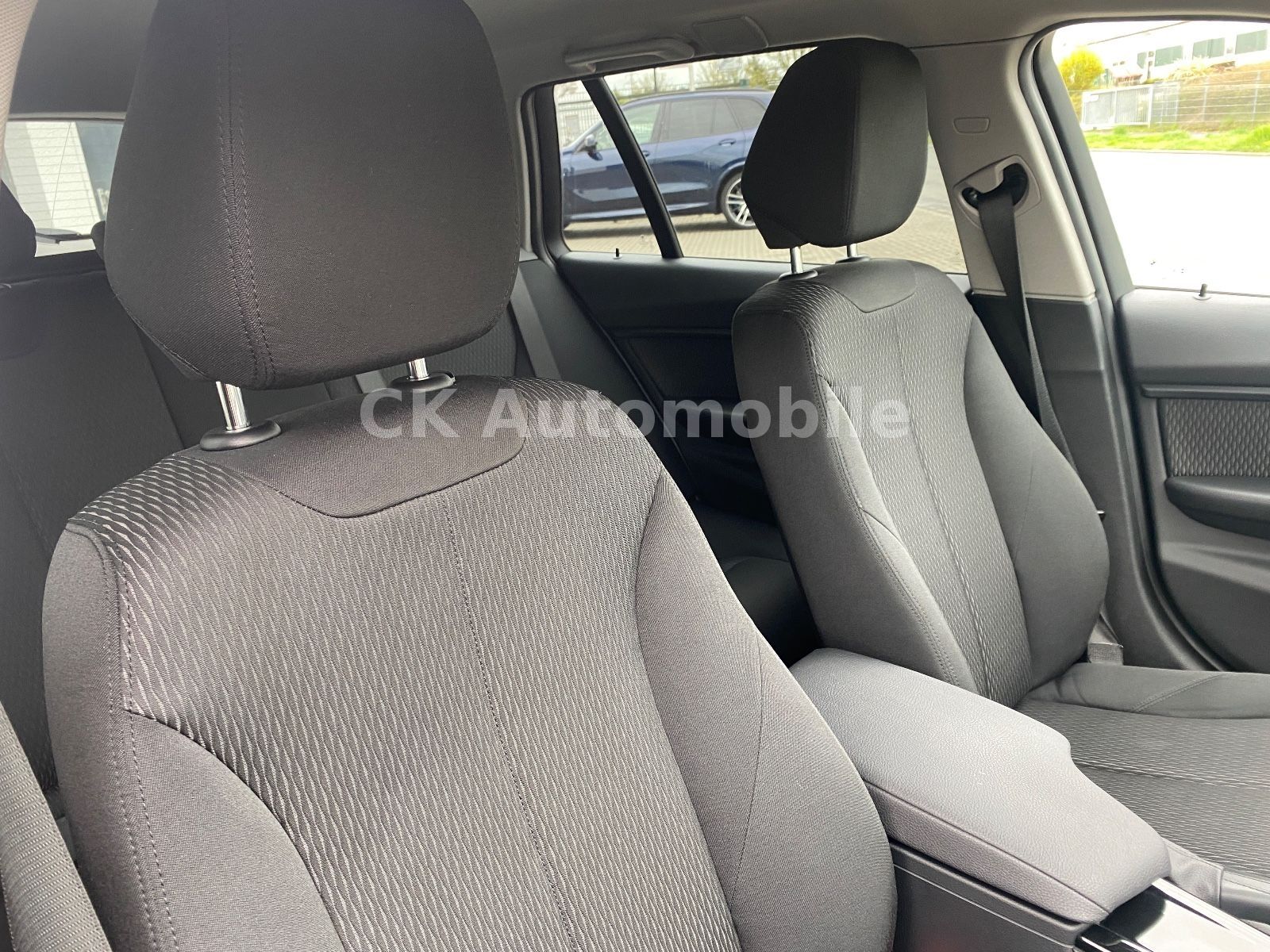 Fahrzeugabbildung BMW 320 I Touring Advantage Automatik/Navi/LED/PDC