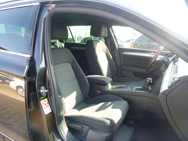 Fahrzeugabbildung Volkswagen Passat Variant 2.0 TDI, Business>AUT/AHK/LED/360