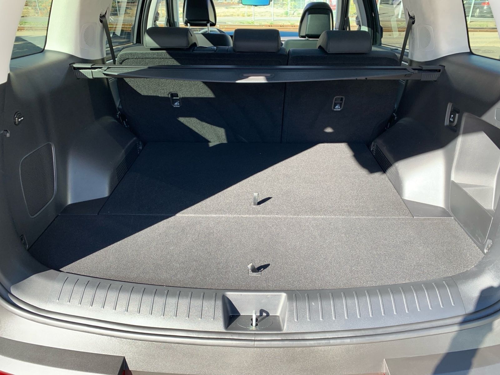 Fahrzeugabbildung Hyundai SANTA FE 1.6T-GDI Signature Hybrid 4WD Schiebeda