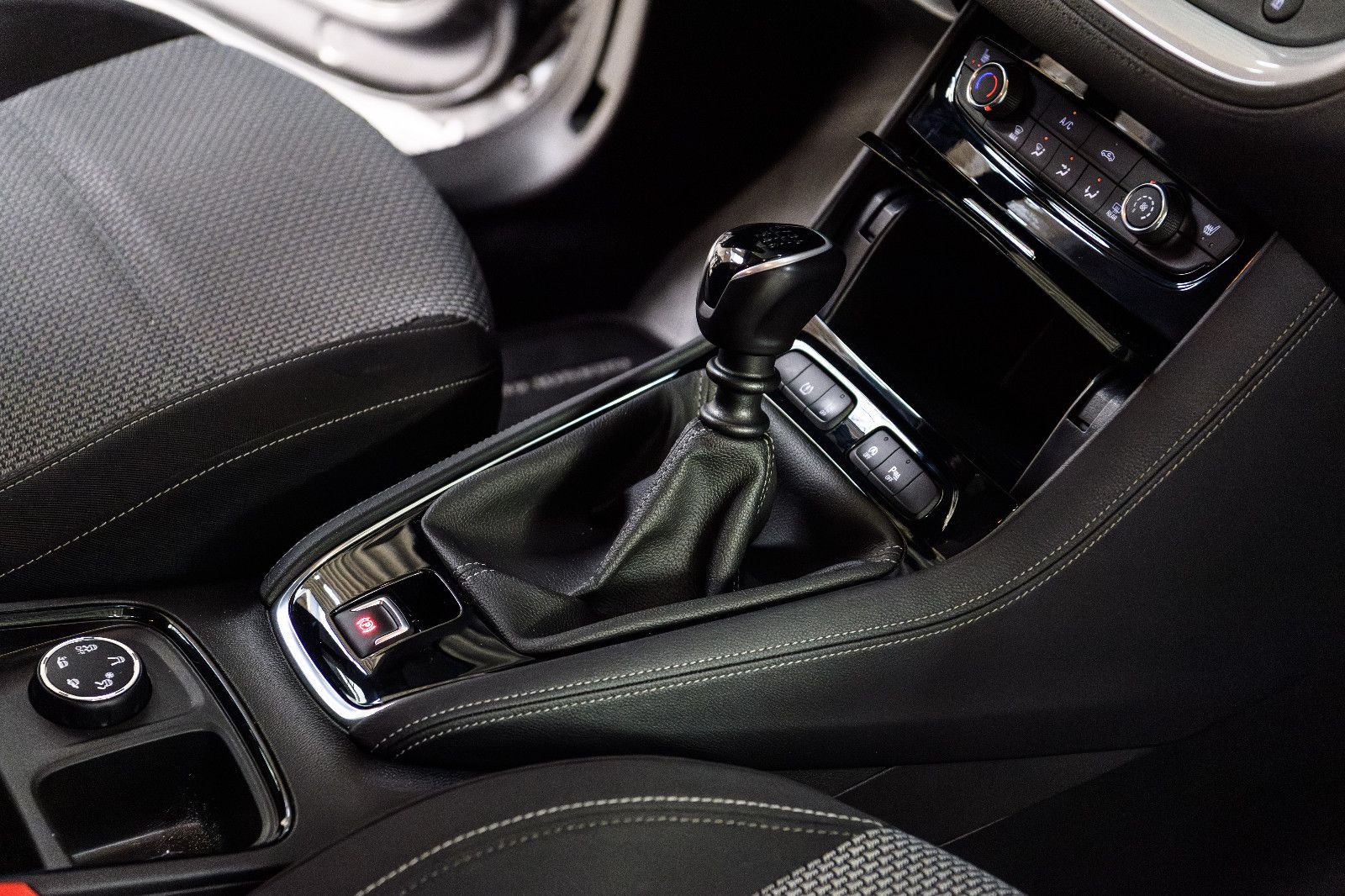 Fahrzeugabbildung Opel Grandland X /Navi+AHK+LED+Grip-Control+SH