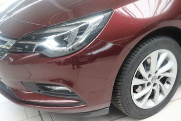 Fotografie des Opel Astra 1.4 Turbo Sports Tourer Innovation