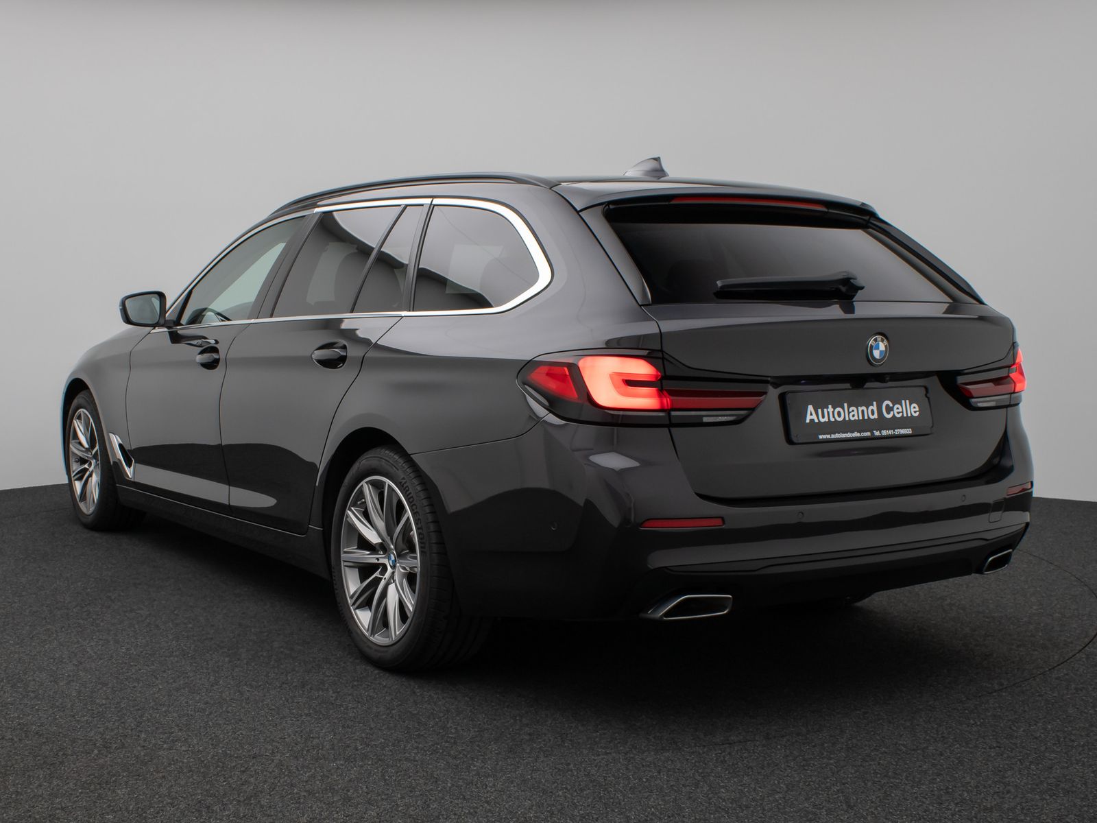 Fahrzeugabbildung BMW 520d Kamera HUD DAB CockPitPro Sitzhzg Alarm LED