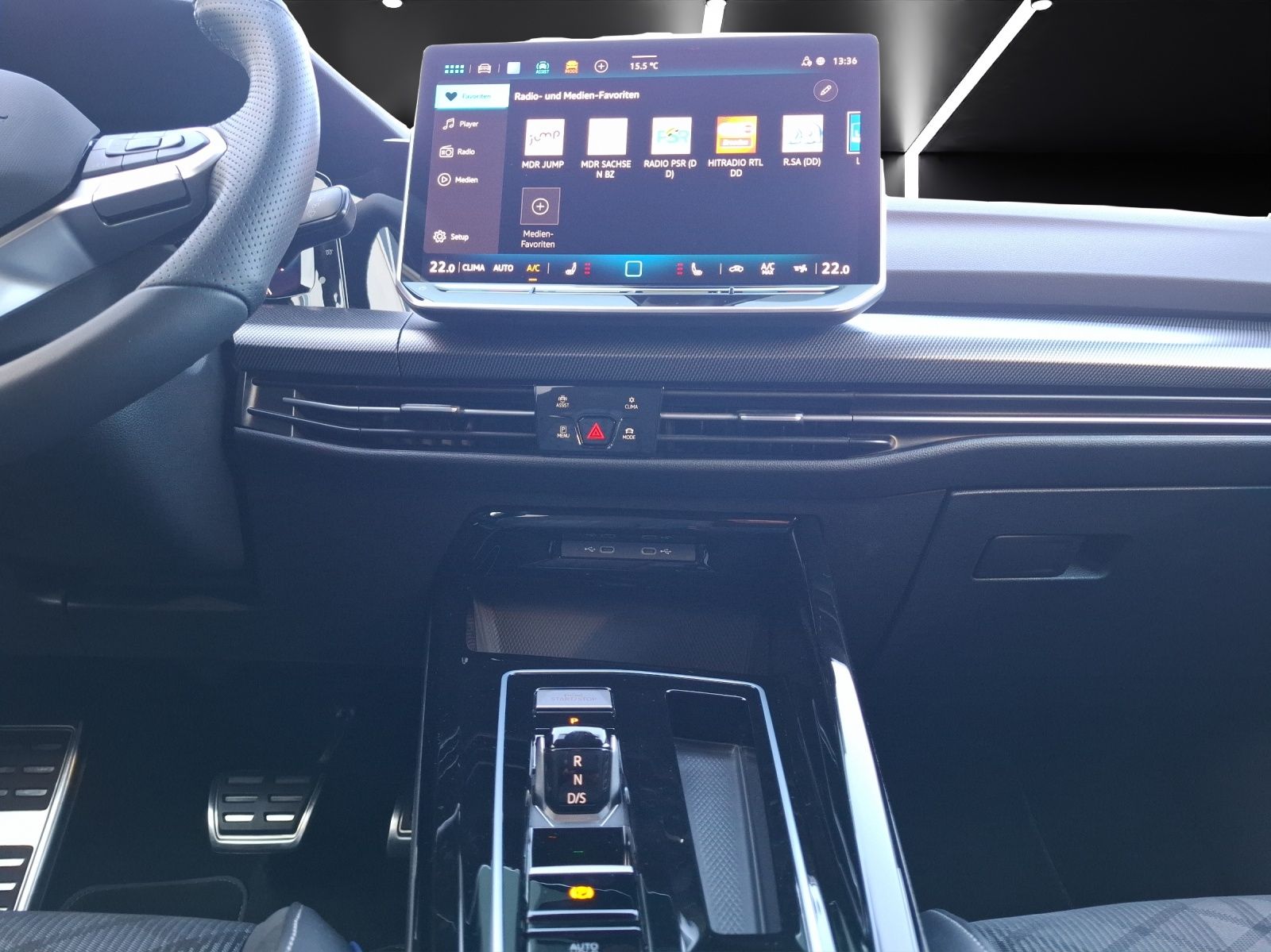Fahrzeugabbildung Volkswagen Golf VIII Variant eTSI R-Line DSG LEDplus Navi A