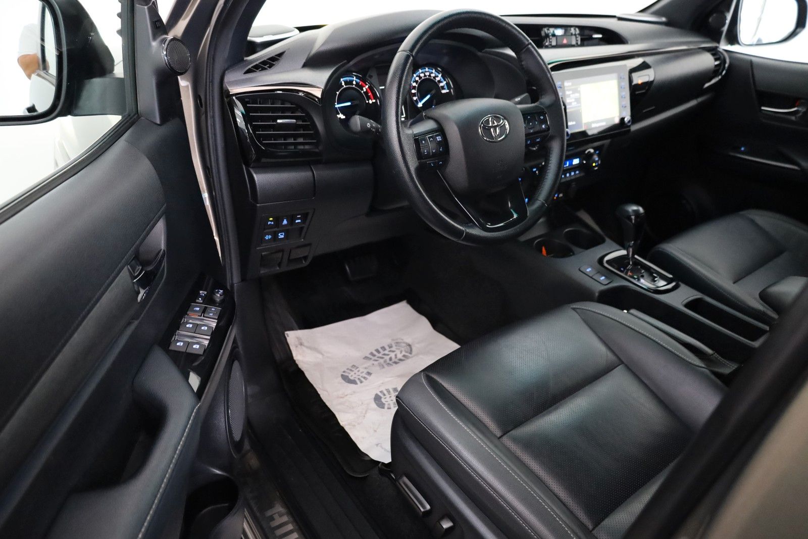 Fahrzeugabbildung Toyota Hilux 2.8 D-4D Invincible,ACC,Navi,Rollo,AHK