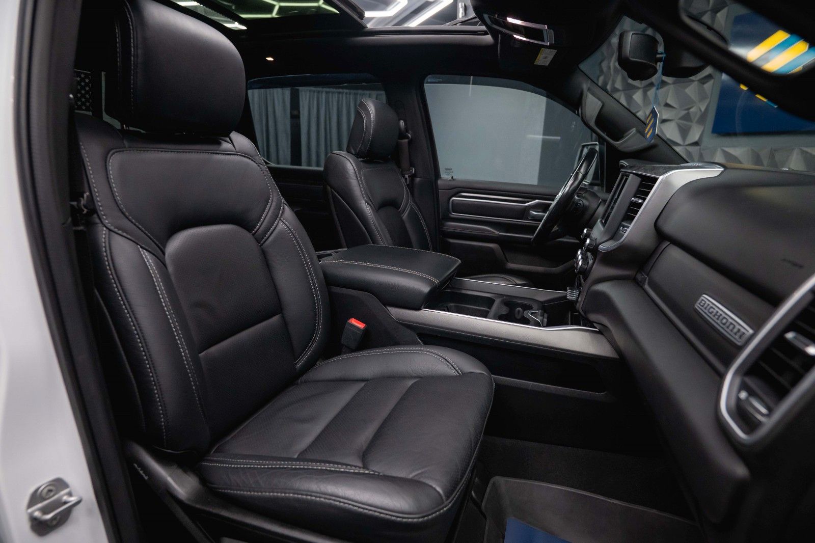 Fahrzeugabbildung Dodge RAM 5.7 V8 HEMI 4x4 OFFROAD Night-Paket *PANO*