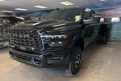 DODGE RAM 3500 Dually Crew Cab Limited 6.7TD HO