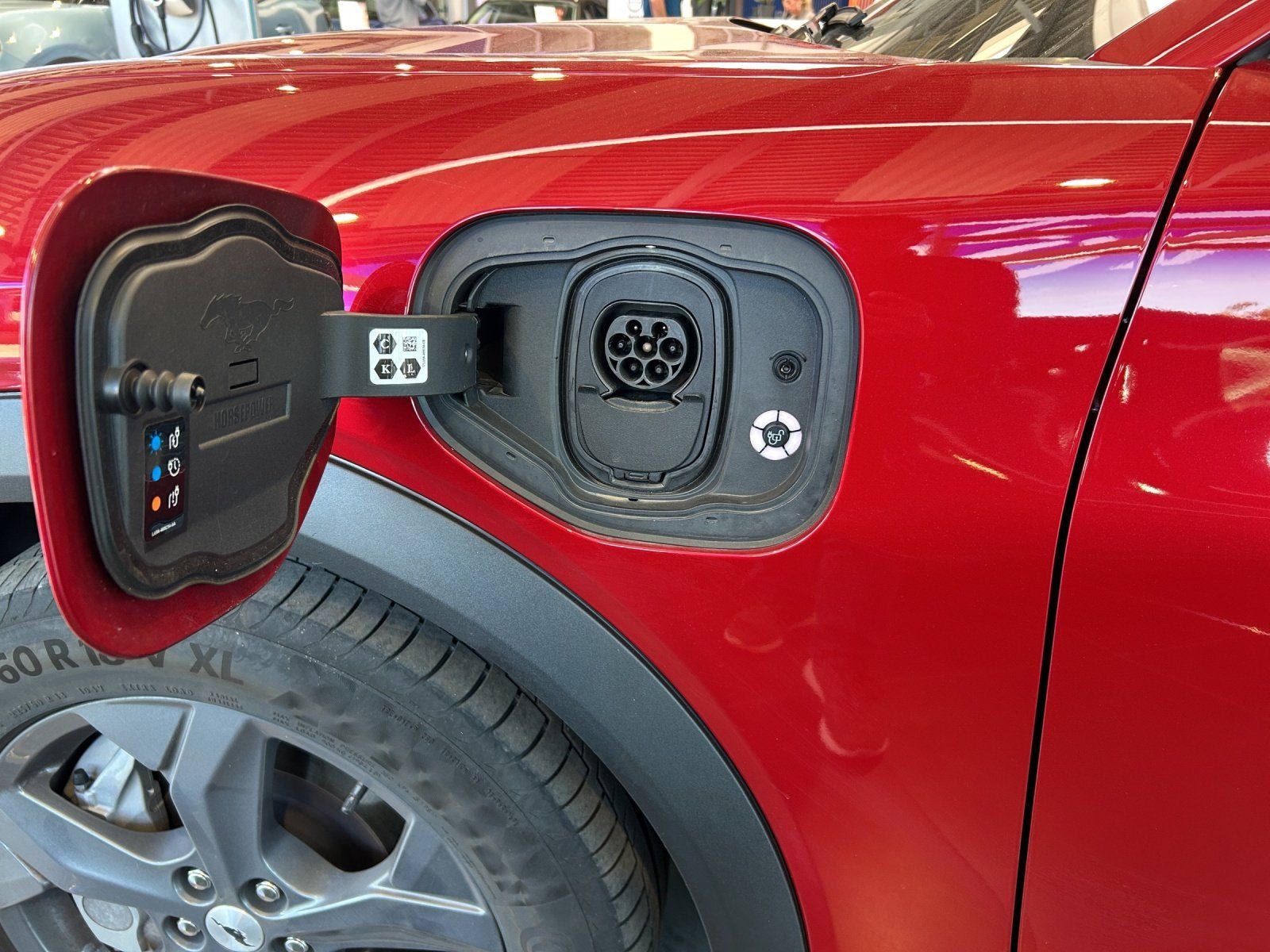 Fahrzeugabbildung Ford Mustang MACH-E Heckantrieb Extended Range Panora