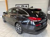 Hyundai i30 cw Style/Navi/Kamera/Sitzhz./Lenkrhz./Klima - Hyundai i30: Schwarz