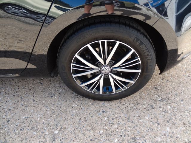 Fahrzeugabbildung Volkswagen Golf VII Lim. Allstar/DSG/Xenon/Navi/2.Hd/150PS/