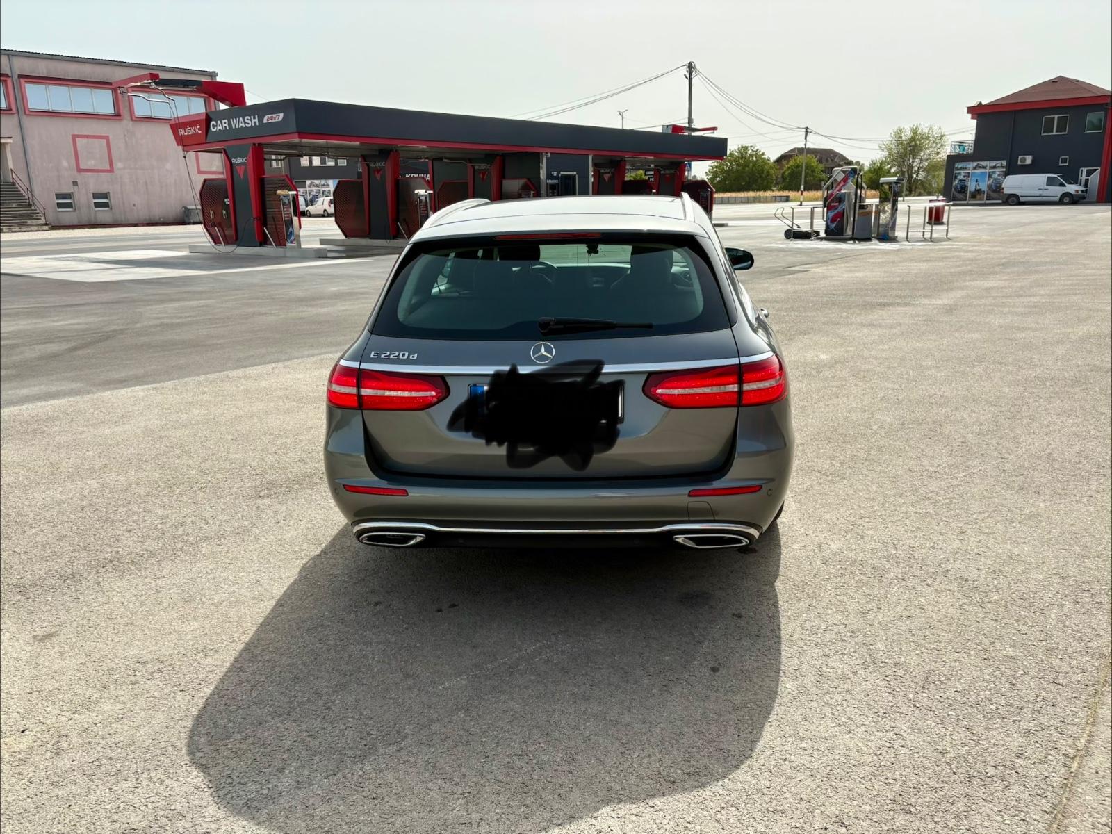 Mercedes-Benz E 220 d T Autom