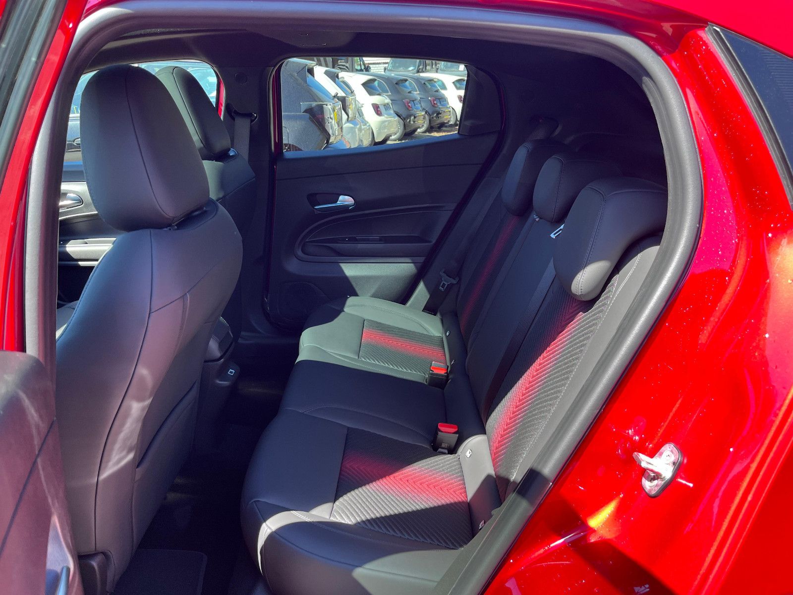 Fahrzeugabbildung Alfa Romeo Junior Ibrida 1.2 VGT 48V-Hybrid 107 kW ti