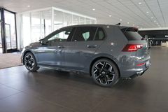 VW Golf 1.5 eTSI R-Line Black Style | Pano | HuD VW Golf 1.5 eTSI R-Line Black Style | Pano | HuD
