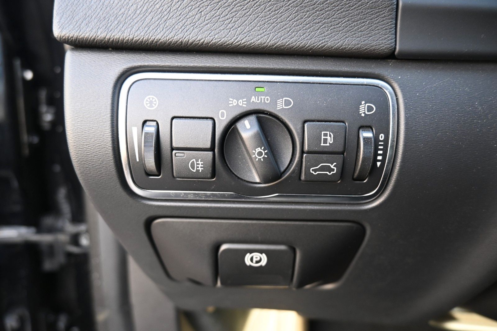 Fahrzeugabbildung Volvo V60 Kombi D6 Summum AWD*NAV*LED*TEMPO*