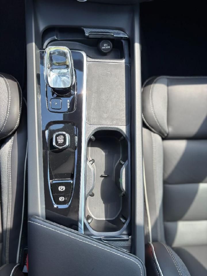 Fahrzeugabbildung Volvo V60 Kombi Plus Dark  LED DAB WiPa Harman Kardon