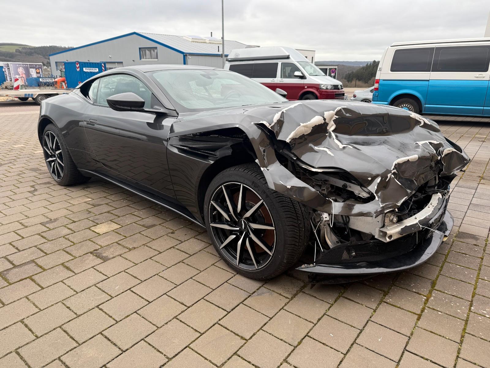 Aston Martin DB11 - NAVI/LEDER/LED