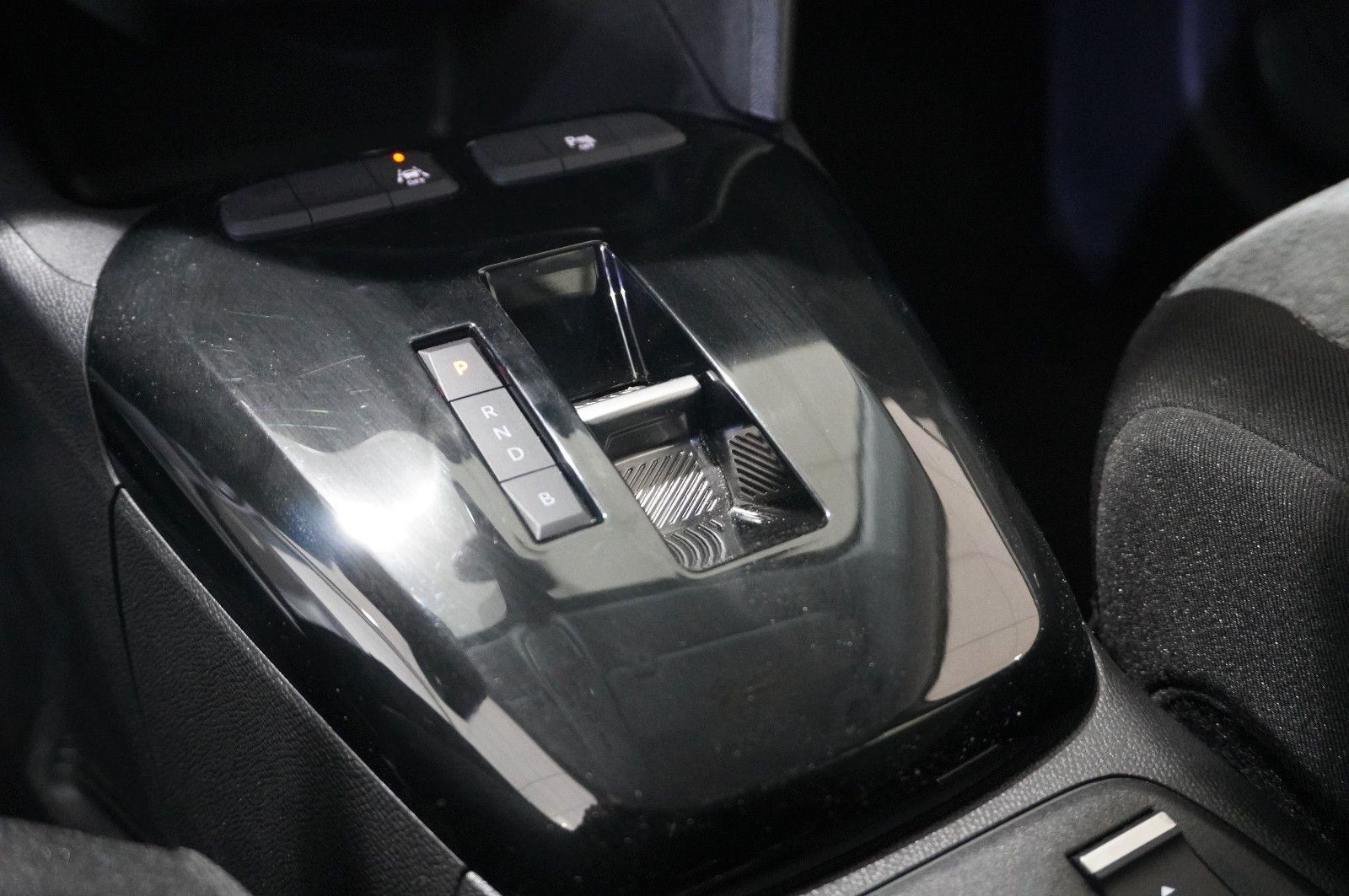 Fahrzeugabbildung Opel Corsa-e F FACELIFT 3-PHASIG NAVI/LED/DAB/11KW/SH