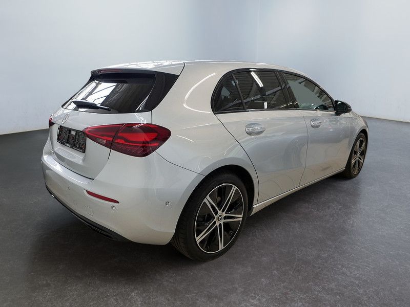 Mercedes-Benz A 180 NIGHT PROGRESSIVE MULTI KAMERA PANO SPUR foto 3