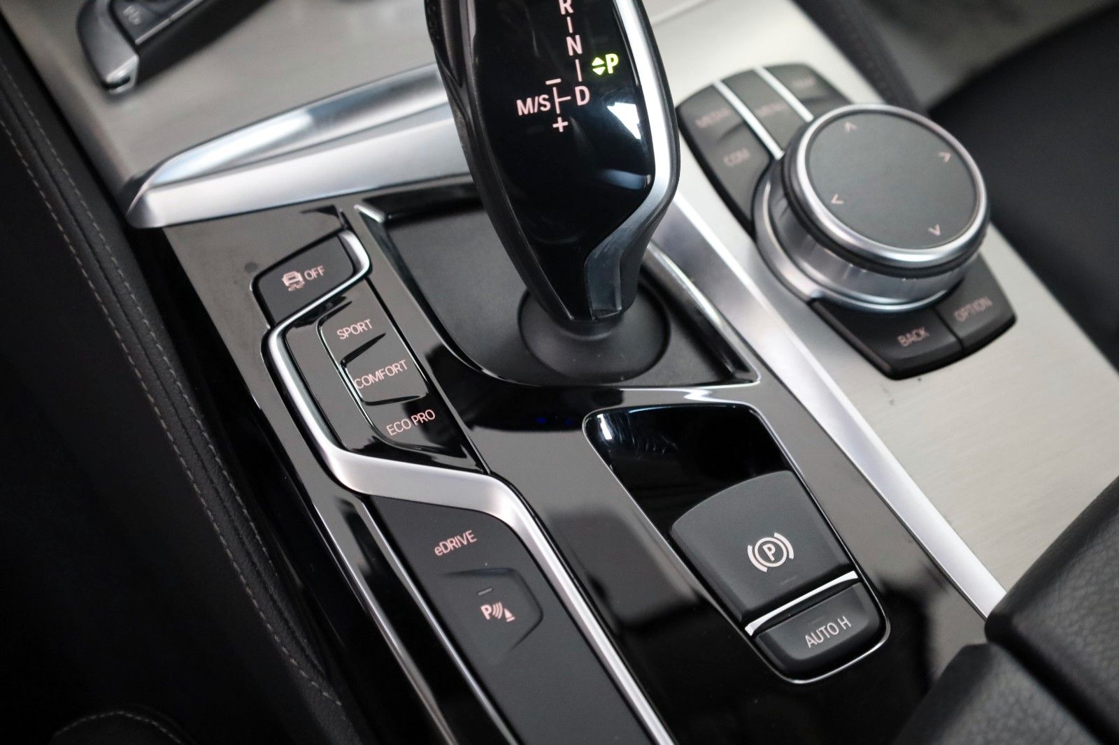Fahrzeugabbildung BMW 530 e xDrive Luxury ,Leder,Navi,LED,Kamera,AHK e