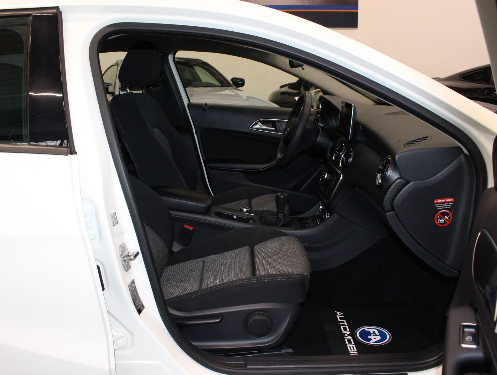 Fahrzeugabbildung Mercedes-Benz A 180 BlueEfficiency 2. Hand*