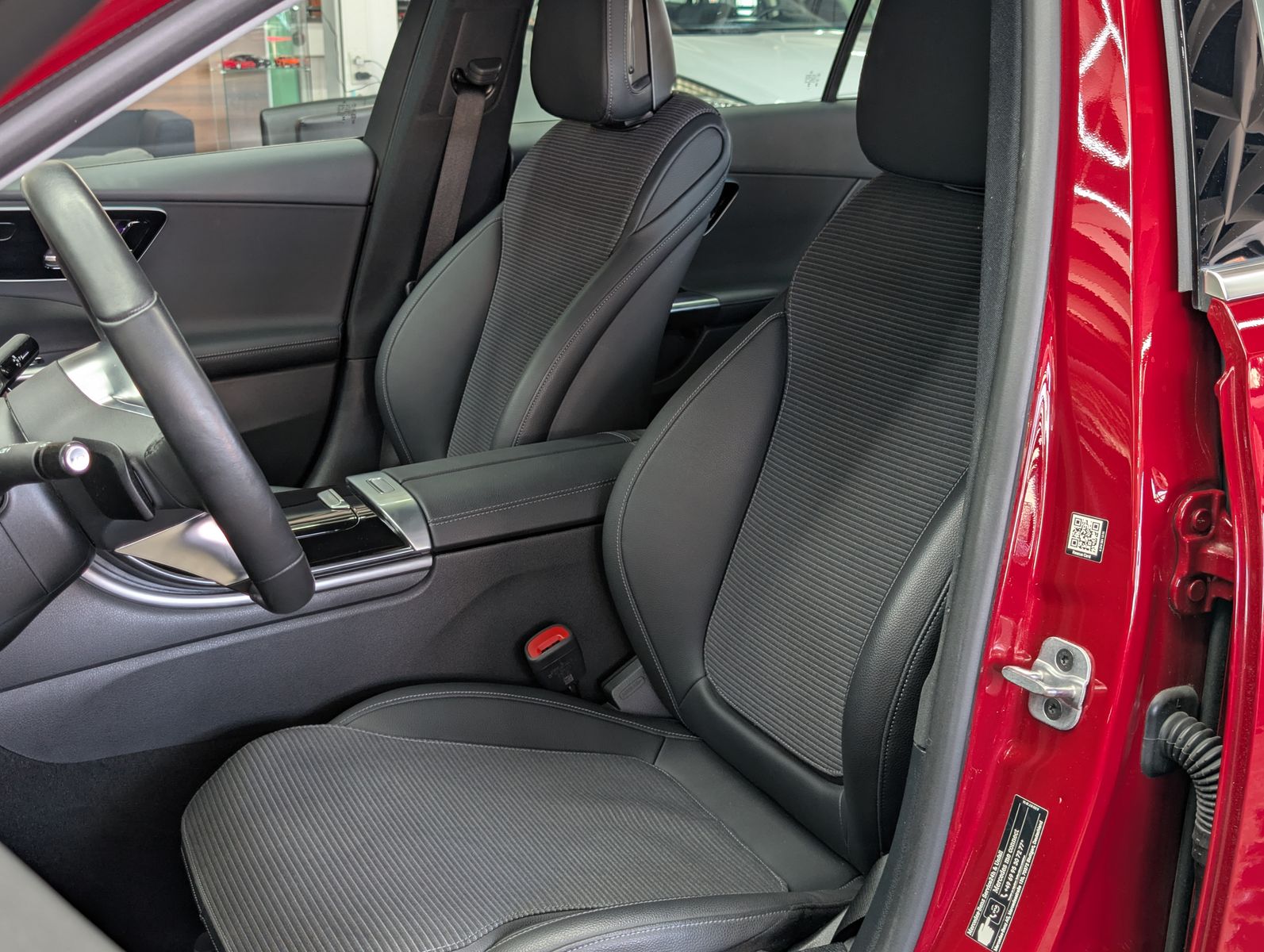 Fahrzeugabbildung Mercedes-Benz C 180 T AVANTGARDE MBUX AHK KAM VIRT AMBI WINTER