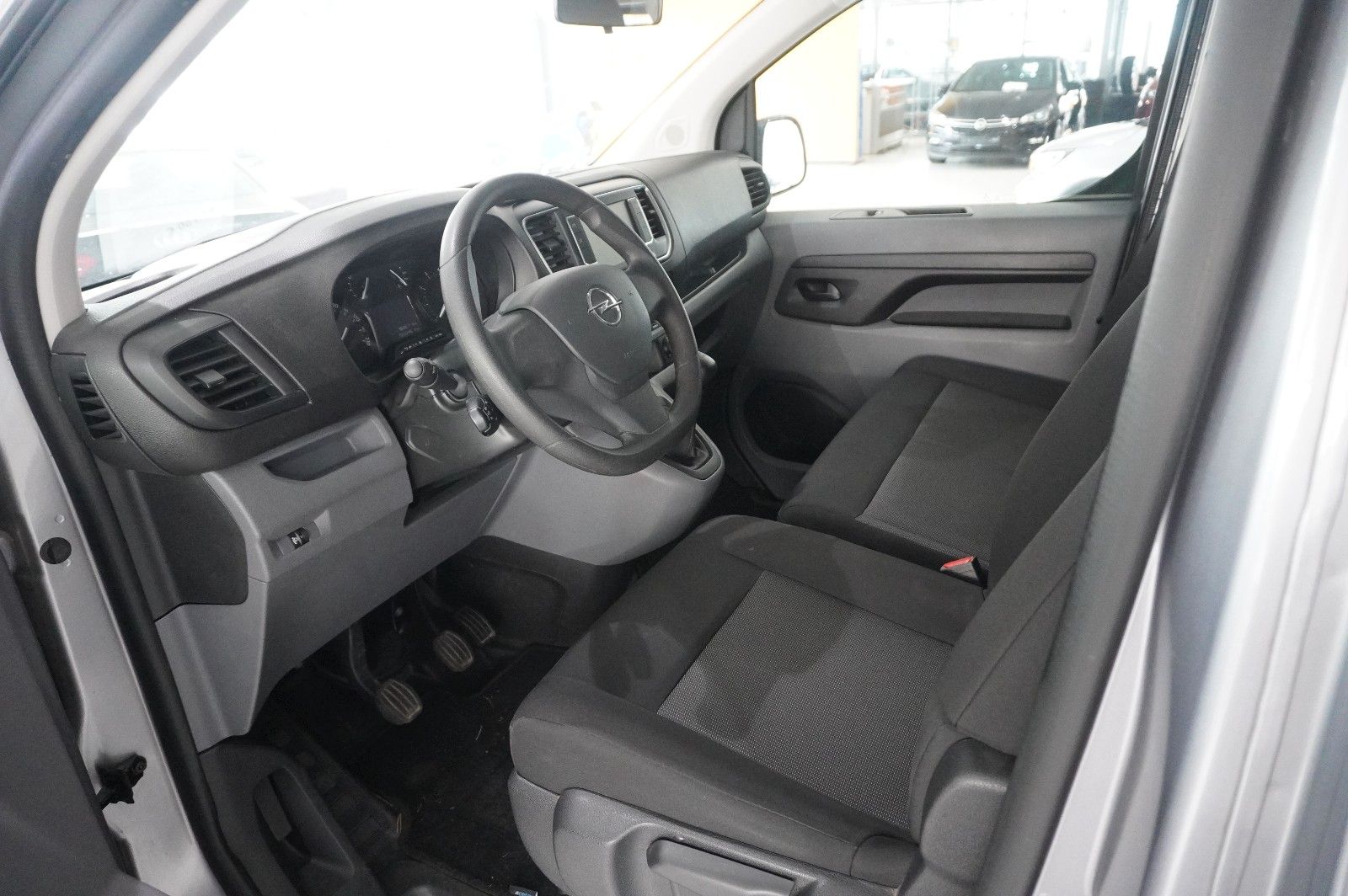Fahrzeugabbildung Opel Vivaro C Kombi 2.0D "L" 9-SITZER NAVI/TEMP./DAB+
