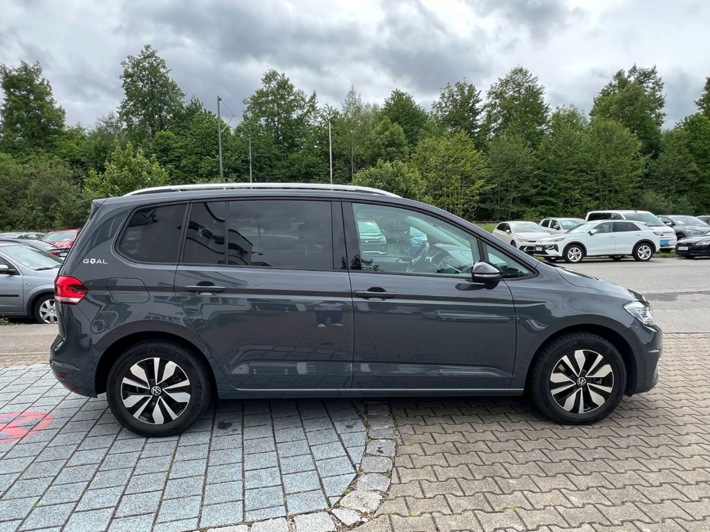 Touran 2.0TDI DSG GOAL AHK*7Sitze*IQ*Navi*elHeck