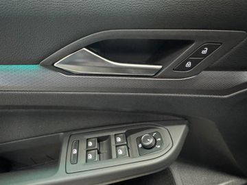 Volkswagen Golf VIII Lim. Active eTSI AT LED Navi SH