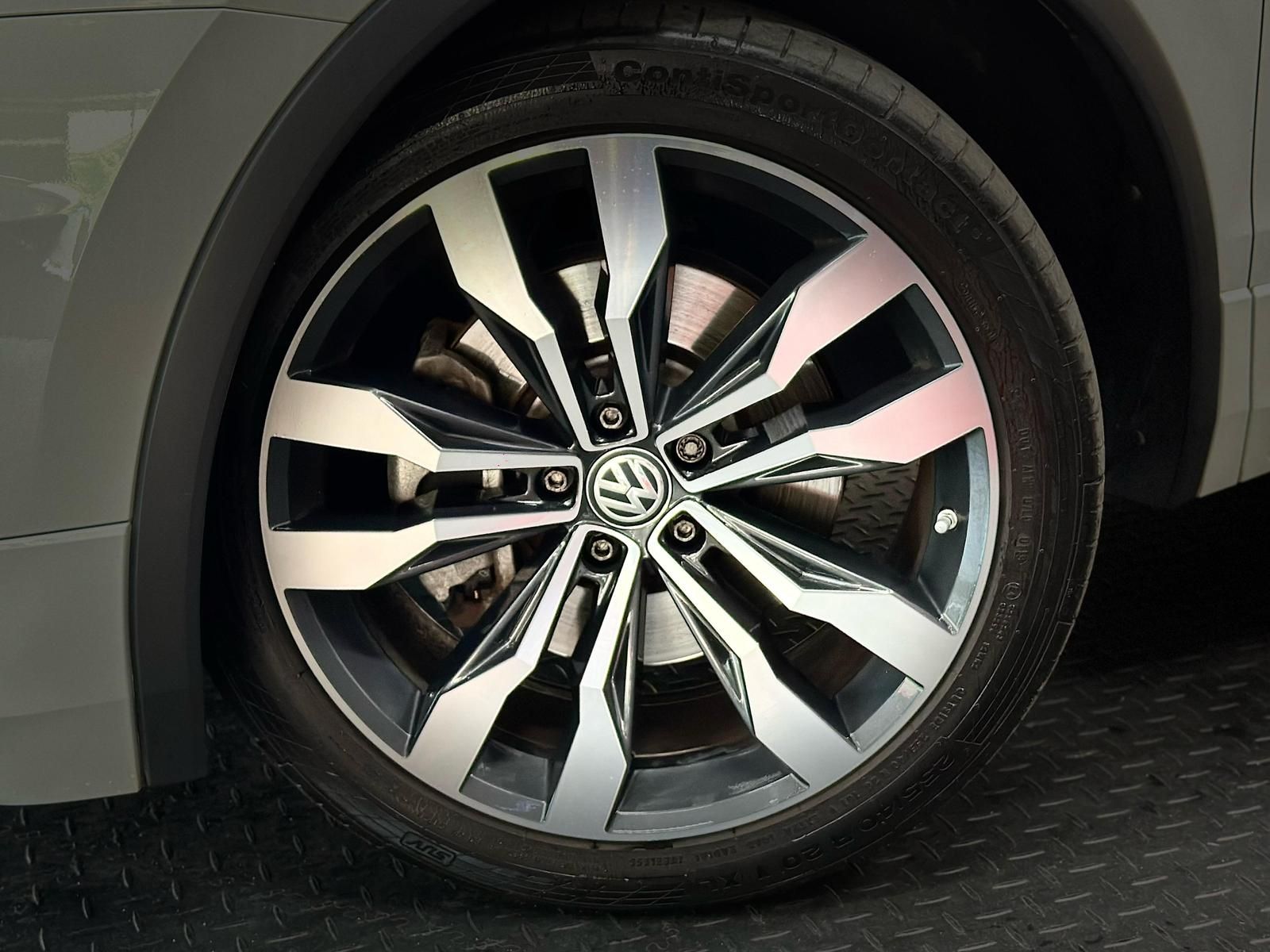 VW Tiguan 2.0TDI R LINE 4M PANO#LED#AHK#ACC#HUD#SH - Image 9