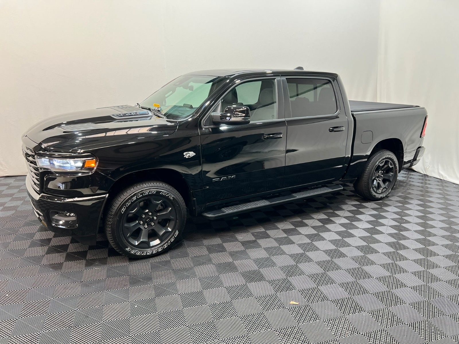Fahrzeugabbildung Dodge RAM 1500 Sport Crew Cab Hemi V8 *Pro X15*