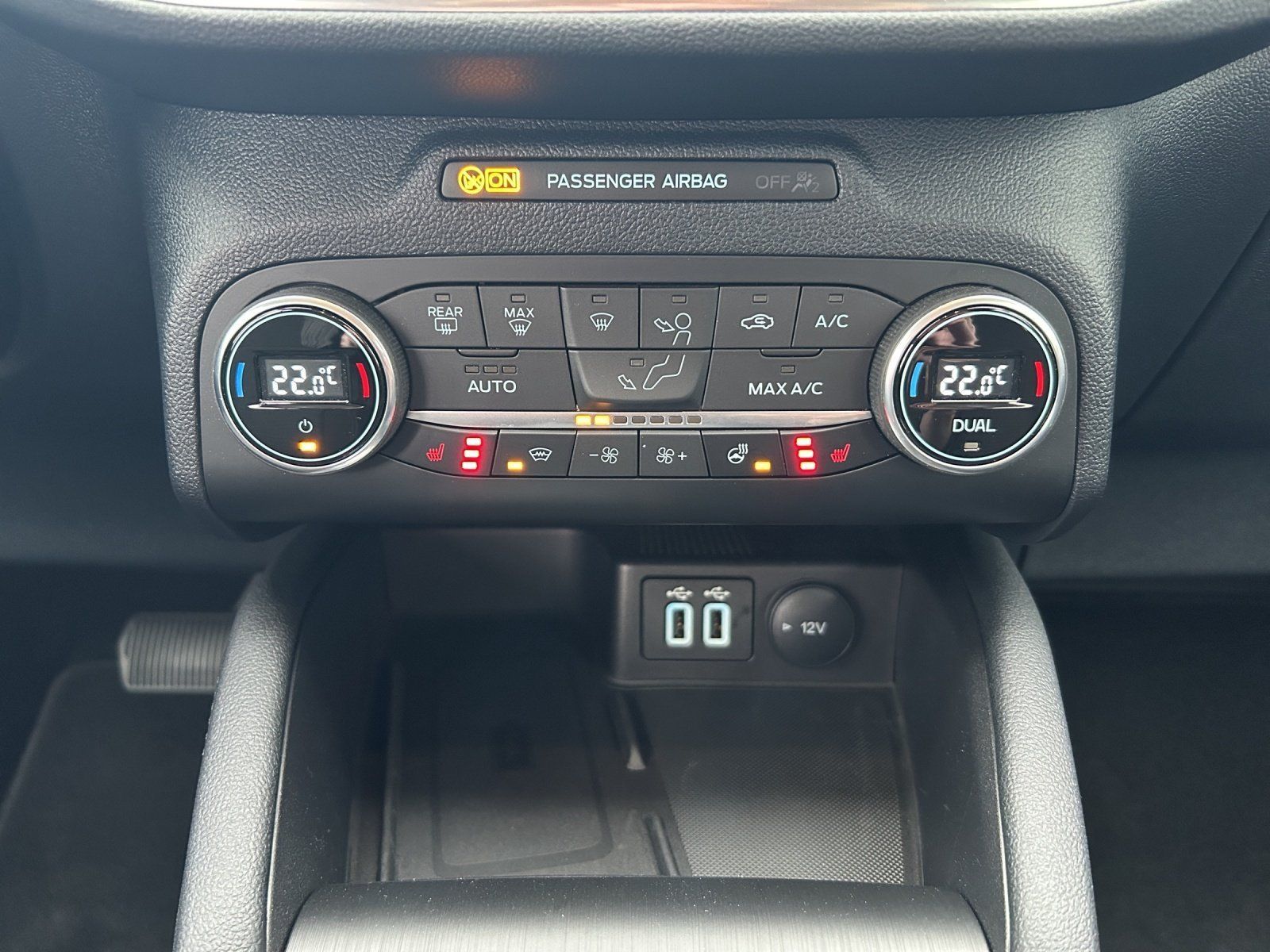 Fahrzeugabbildung Ford Kuga 2.5 Plug-in-Hybrid PHEV Titanium,AHK,Navi