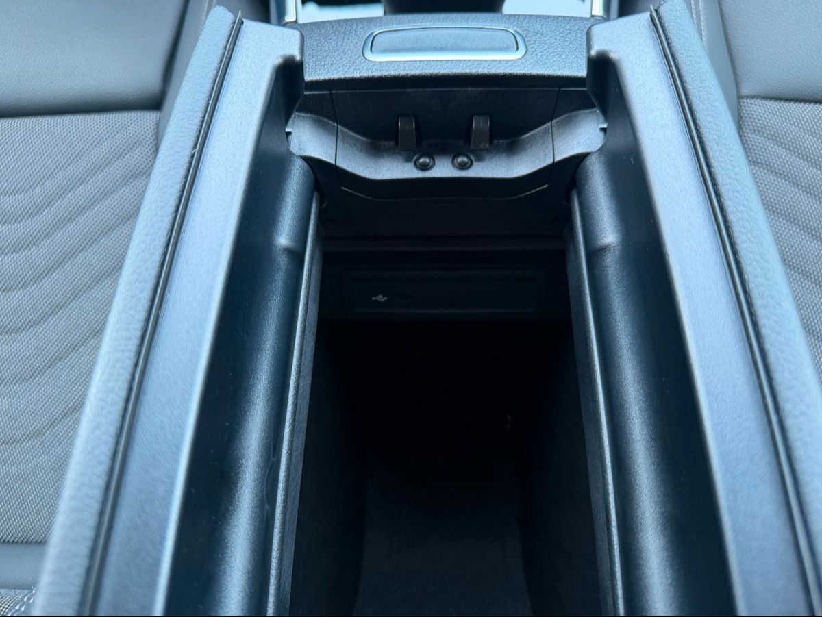 Fahrzeugabbildung Mercedes-Benz EQA 300 4M Progressive+19AMG+RKF+TotW+Ambiente+