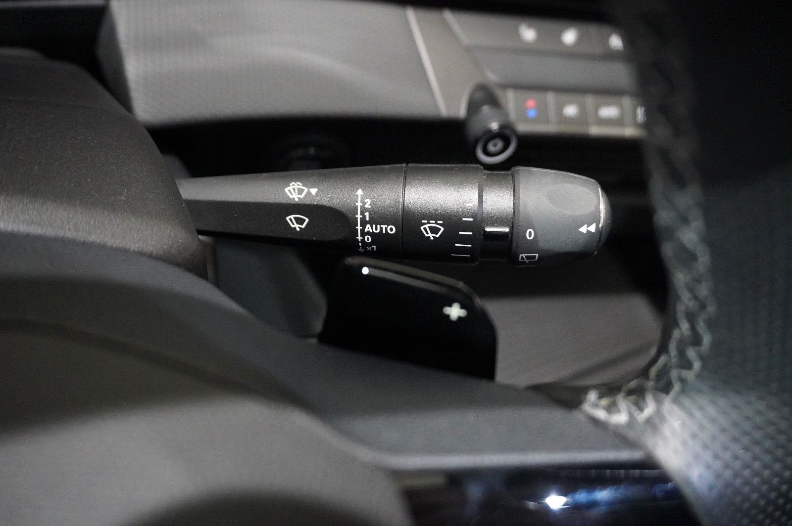 Fahrzeugabbildung Opel Astra L Lim. 1.6 HYBRID EDIT. NAVI/SPORT/KAMERA