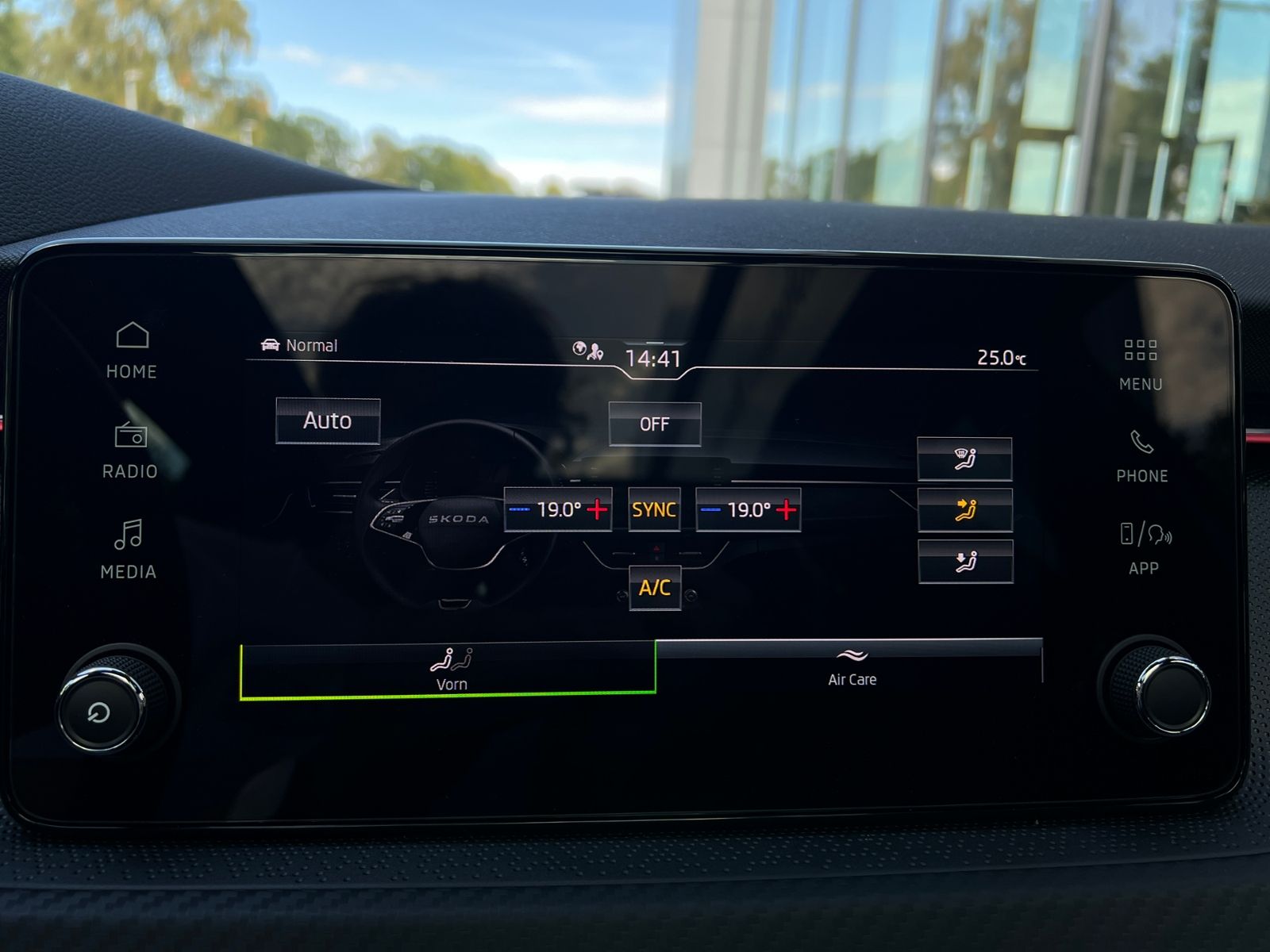 Fahrzeugabbildung SKODA Kamiq Monte Carlo 1.5 TSI DSG *AHK vorb., Matrix