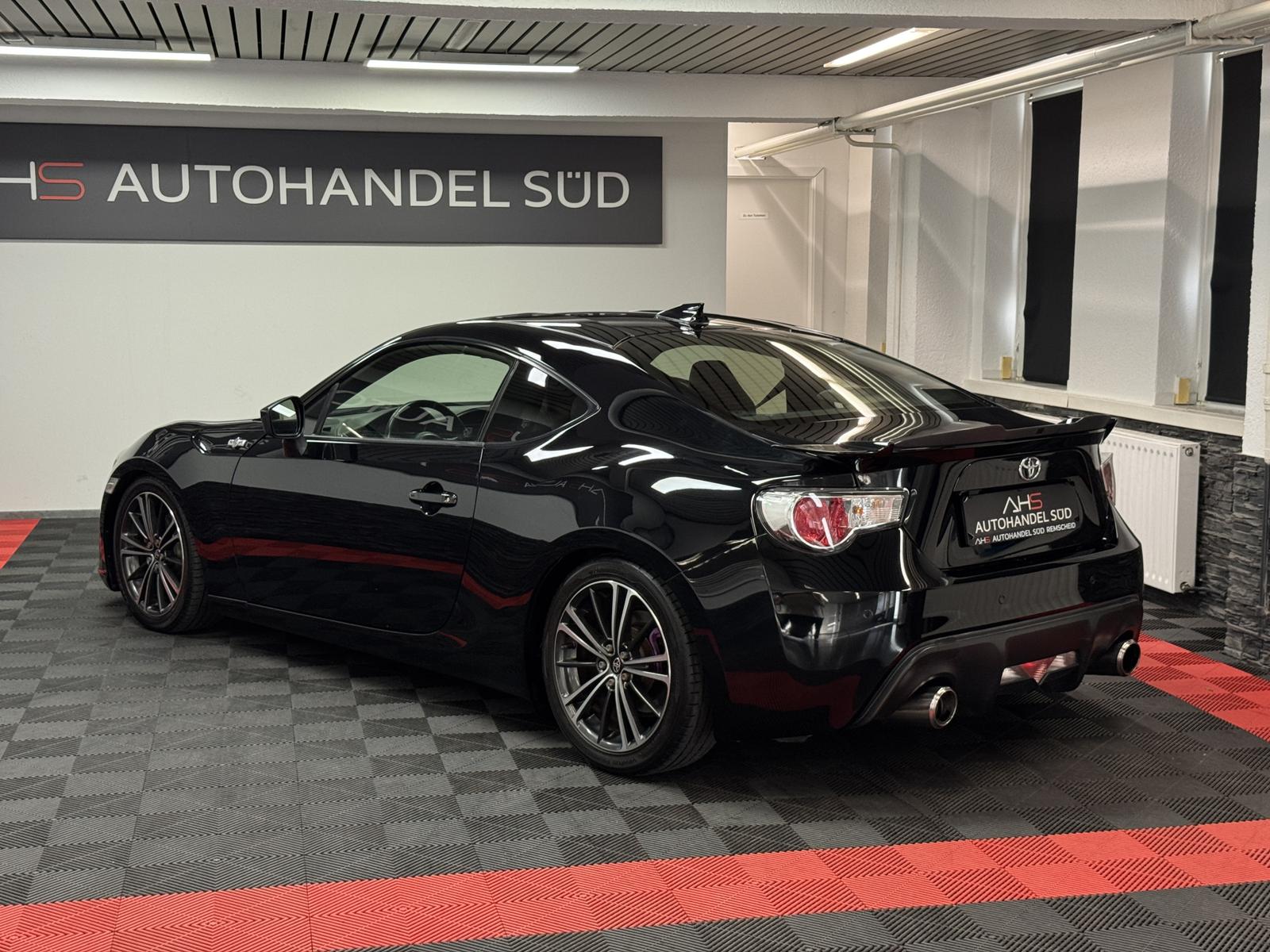 Toyota GT86 2.0 Boxer 200 ch • Propulsion • Boîte manuelle 6 • Xénon • Sièges chauffants • Radars