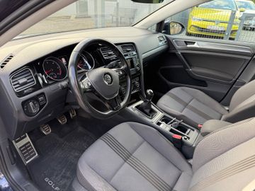 Volkswagen Golf - 10
