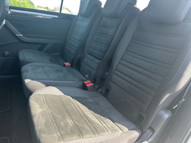 Fahrzeugabbildung Volkswagen Touran 1.5 TSI HIGHLINE NAVI KEYLESS AHK APP-CON