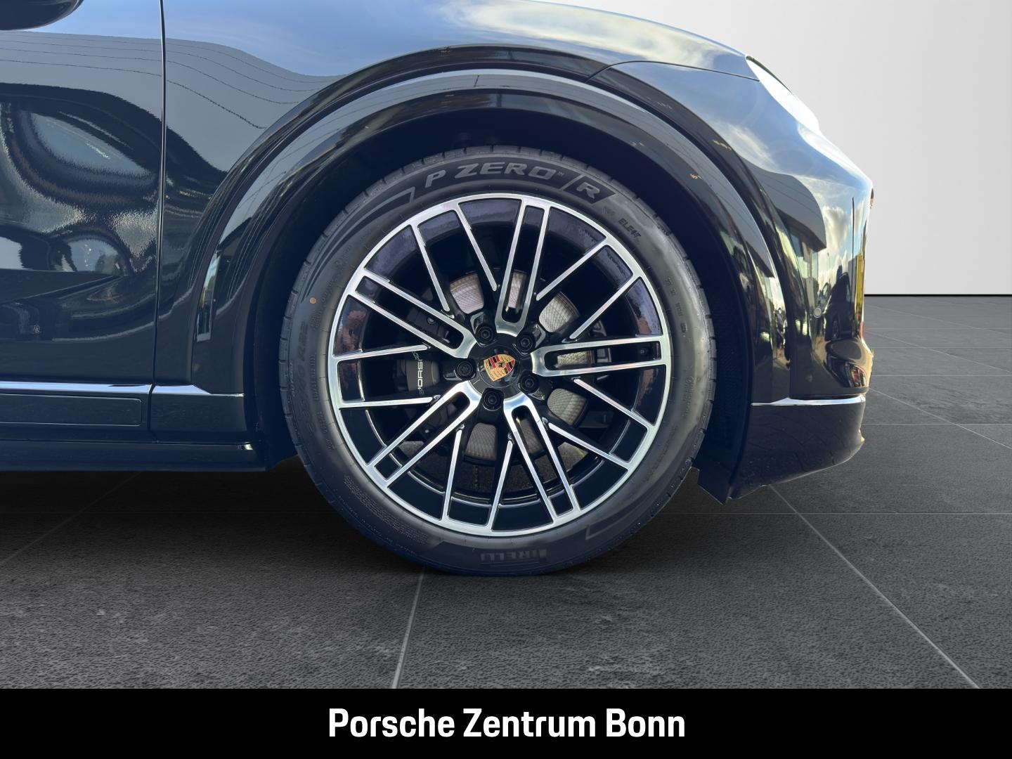Porsche Cayenne Coupe Electric HA-Lenkung Head-Up BOSE