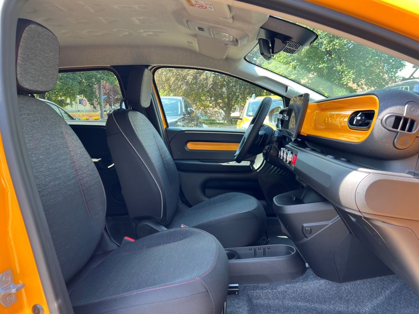 Fahrzeugabbildung Renault Twingo E-Tech 80 Urban Range Techno 60 kW Navi D