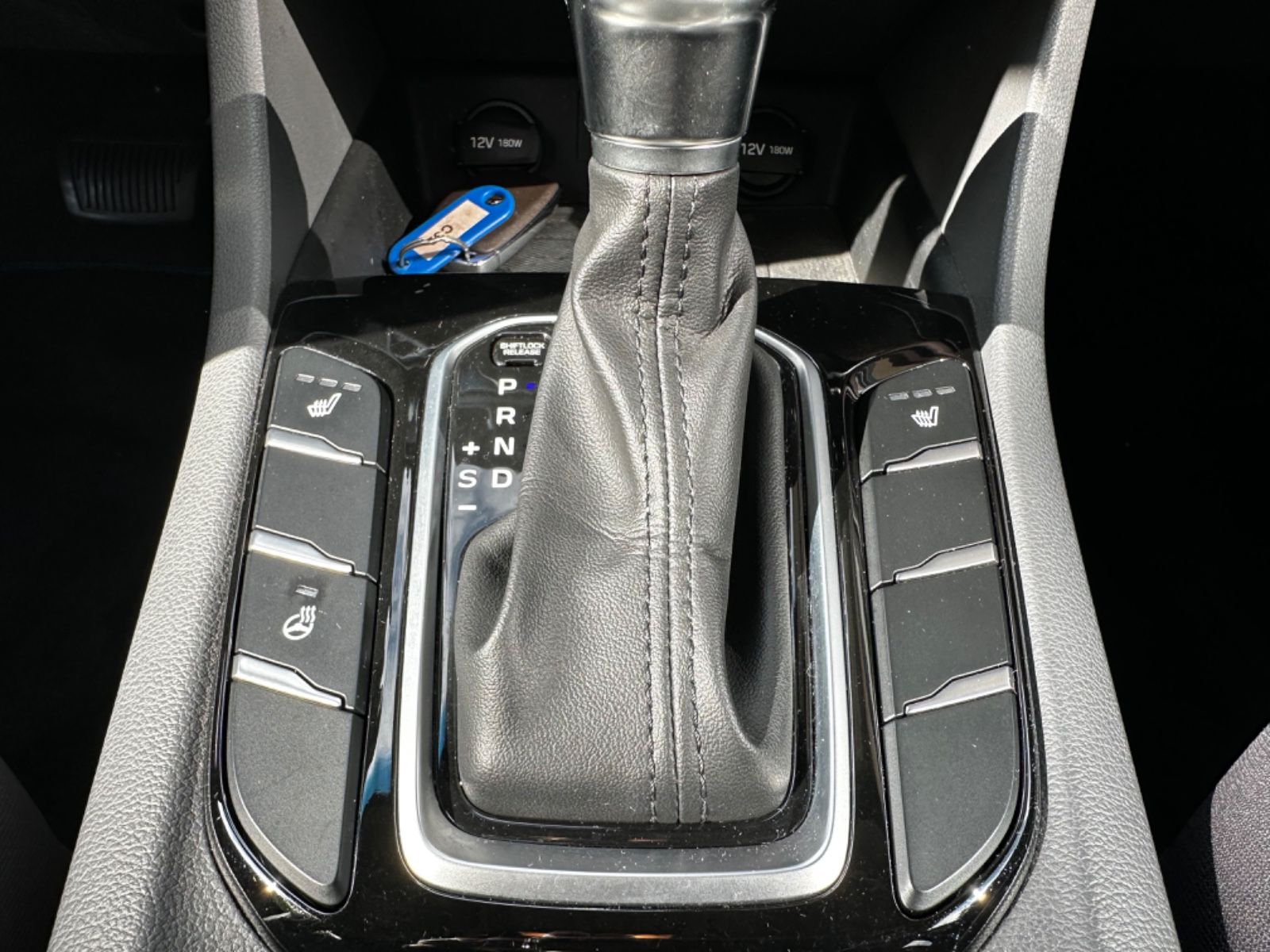 Fahrzeugabbildung Hyundai IONIQ Hybrid 1.6 GDI Style NAVI XENON RFK
