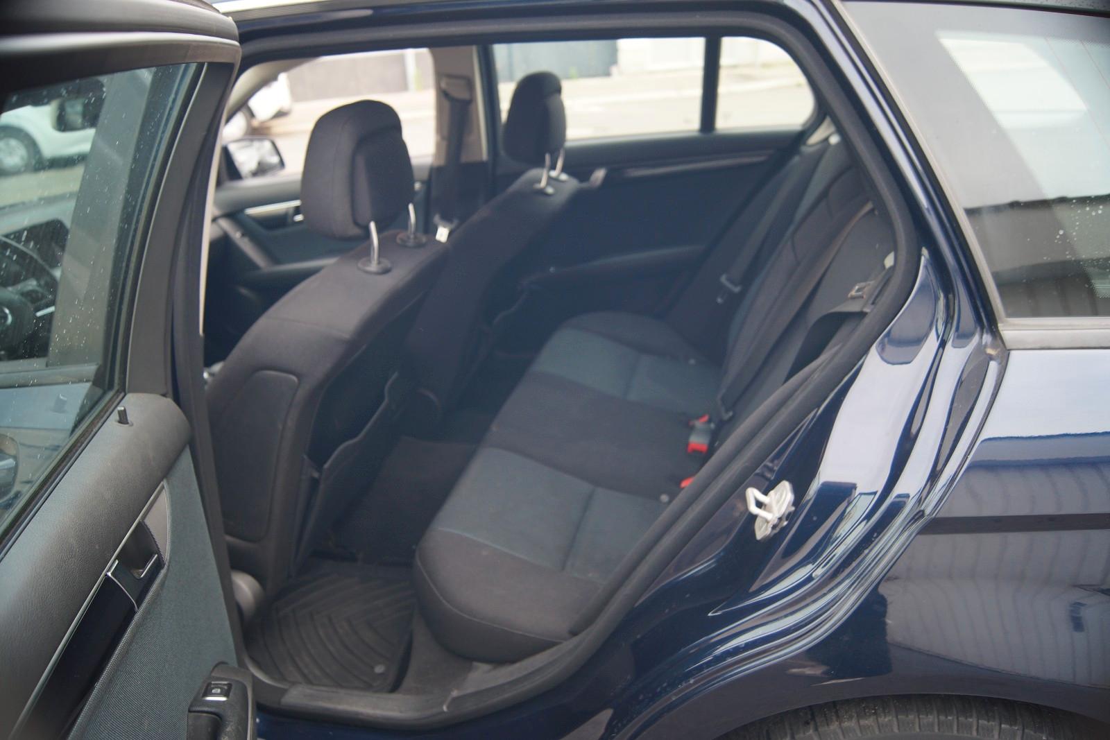 Mercedes-Benz C180 2014 — photo 18