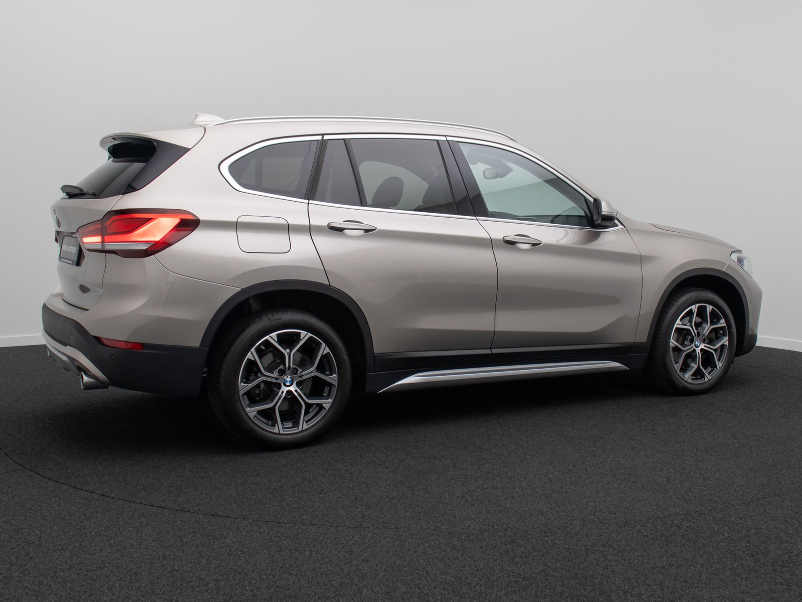 Fahrzeugabbildung BMW X1 sD20i xLine DAB LED M Sportlenkr Leder 18Zoll