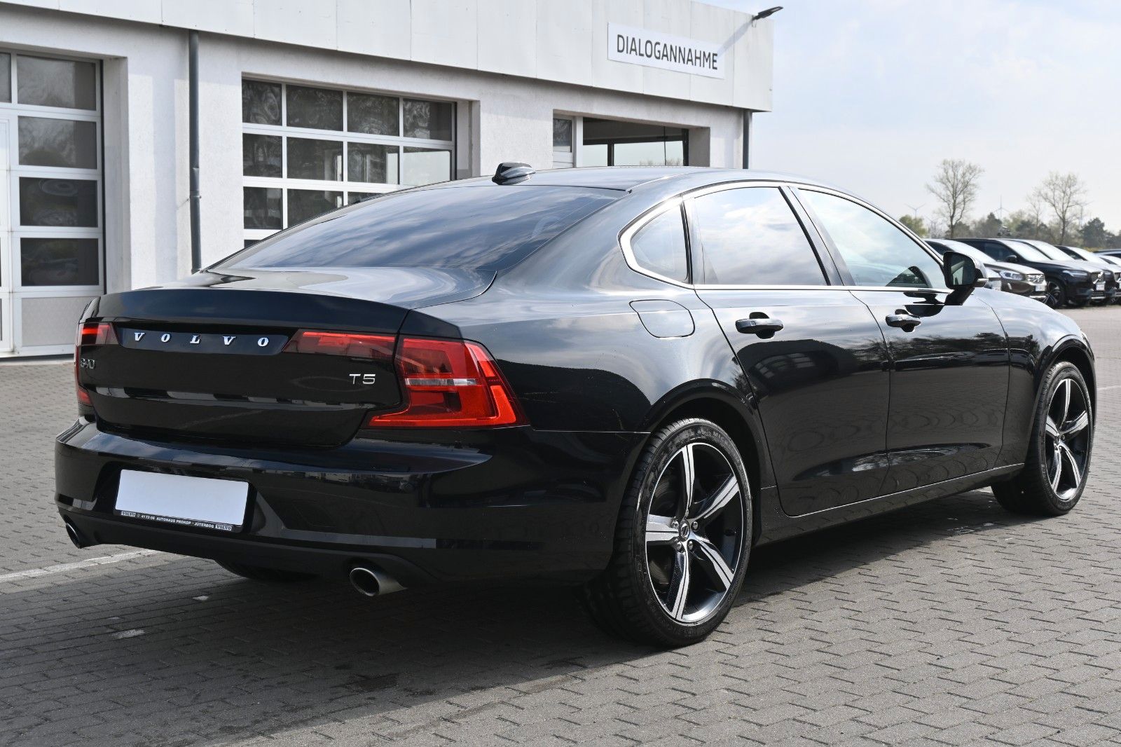 Fahrzeugabbildung Volvo **Mietkauf** S90 T5 Lim*Mom*LED*Navi*STHZ*Miete